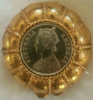 ESTEE LAUDER Perfume Compact Queen Victoria Empress Coin