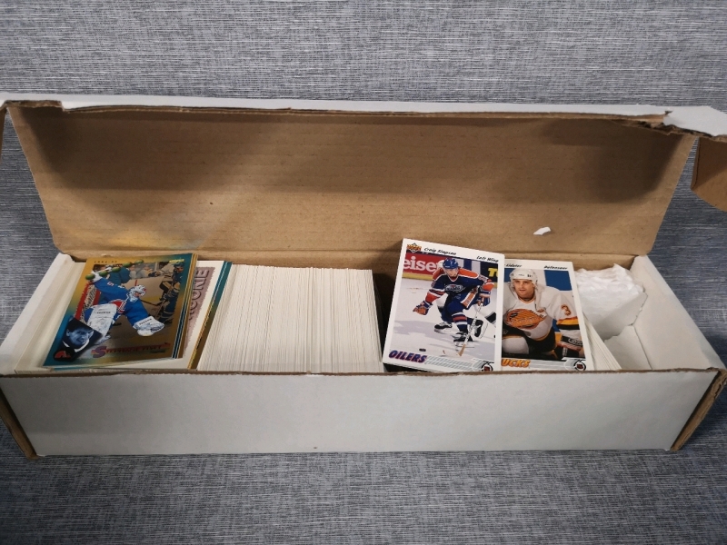 Vintage 1994-95 Score Hockey Cards & 1991-92 Upper Deck Hockey Trading Cards