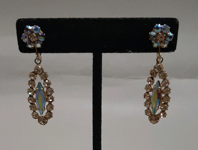 Vintage Sherman 1.5" Drop Earrings