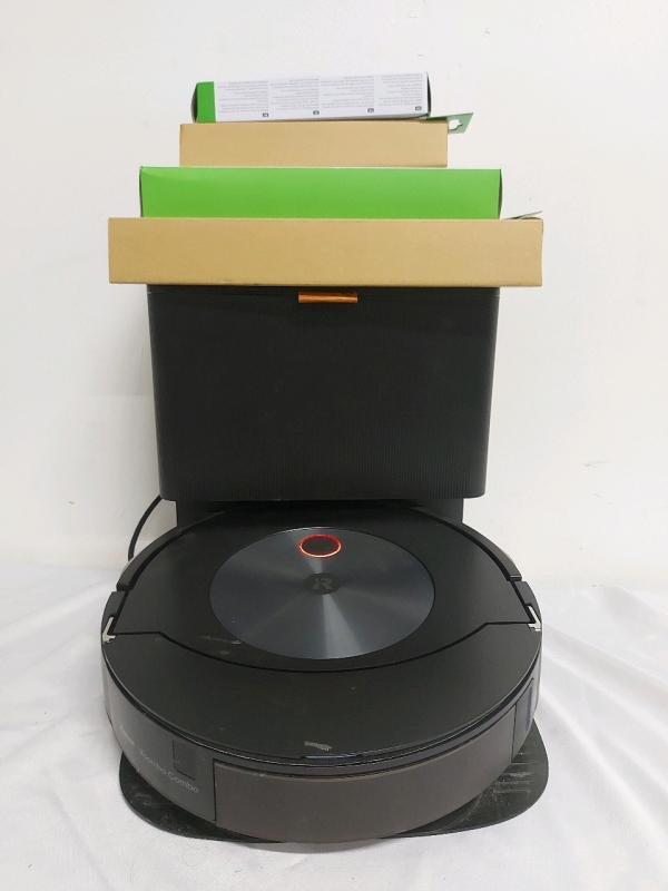 Roomba Robot And Docking Station With New Accessories Pre-Owned