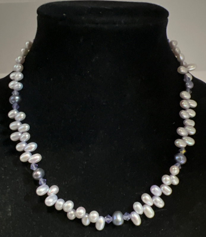 Absolutely Beautiful Sterling Clasp Black Pearl White fresh Water Necklace