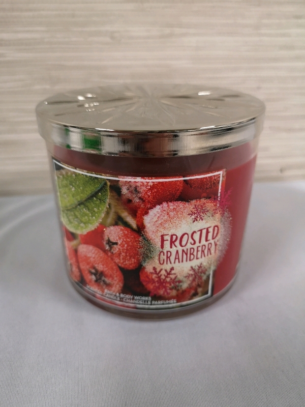 New Bath & Body Works Frosted Cranberry Scented Candle 411 g