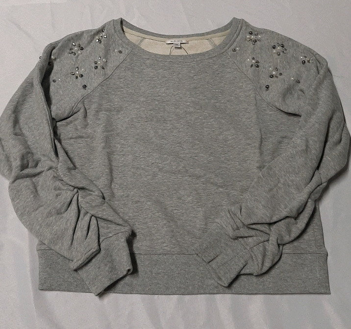 New Size M Stella & Dot Sweatshirt with ruched sleeves