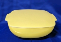 Vintage PYREX 2.5qt Hostess Covered Dish - Made in USA 636-025 - 8.75" X 8.75" X 3.25"