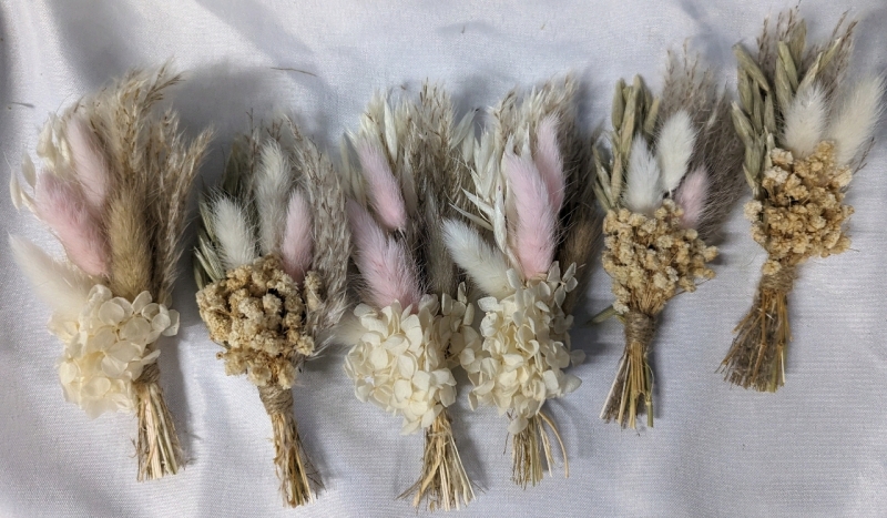 6 New Xin's Convey Mini Dried Flower Bouquet. 6" long.