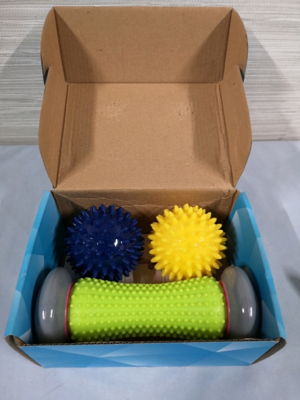 New Tobrefe Massage Roller + Balls