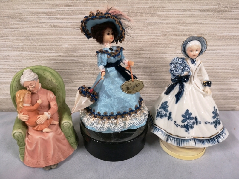 3 Musical Lady Figures - Working