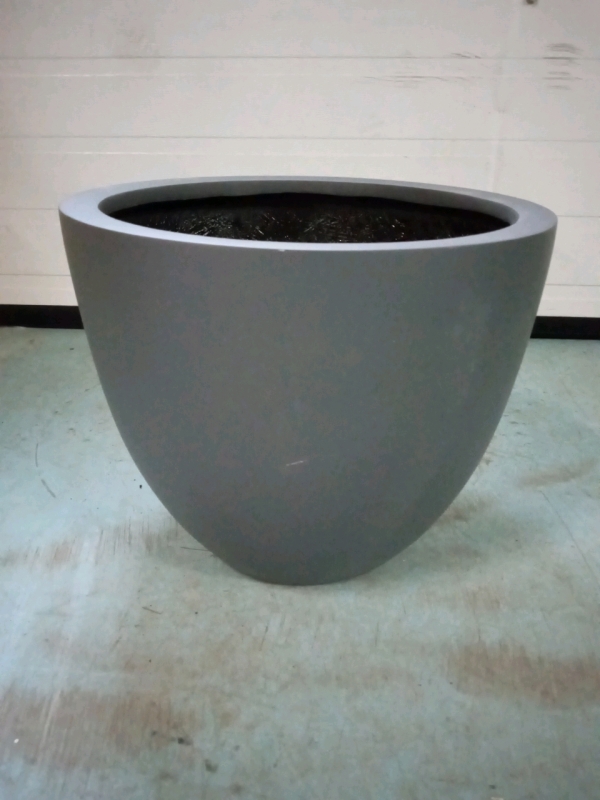 NEW Green Theory Small Lightweight Fiberglass Planter , Measures 13" Tall & 16" Diameter - Scuff on side