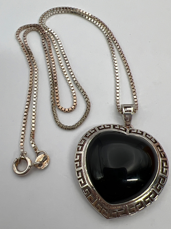 925 Sterling Black Onyx Gentle Heart Pendant 925 Italy Box Chain