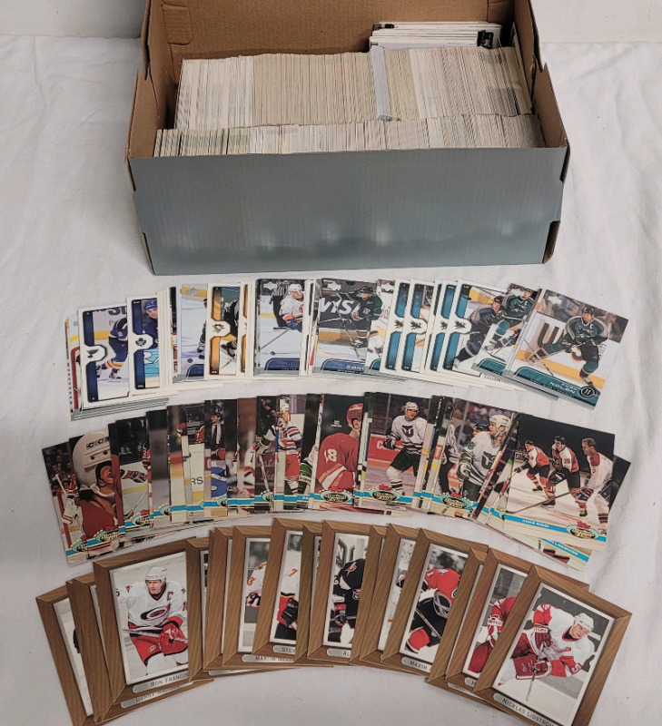 1991 - 2001 NHL Hockey Trading Card Singles . Upper Deck , UD Bee Hive , Topps , Fleer . 800+ Cards