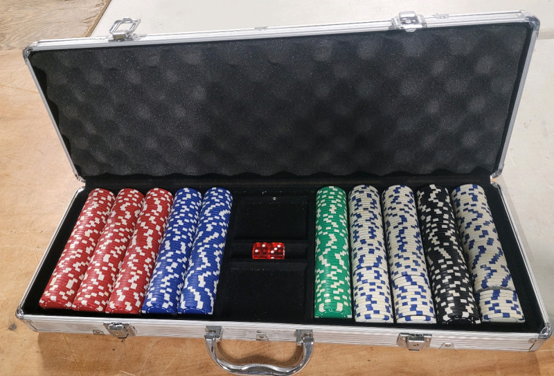 408+ Poker Chips & Carry Case . Pre-owned