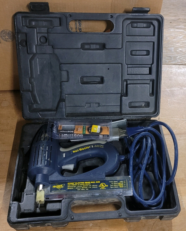 ARROW ET200 Electric Brad Nail Gun with Nails in Case . Tested Working