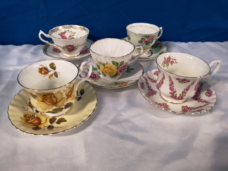 5 Vintage Teacups & Saucers - Royal Albert, Colclough ++