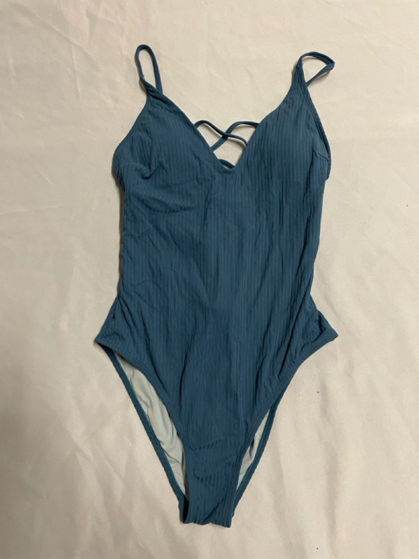 NEE Cupshe one piece bathing suit with gorgeous back strap design size Large