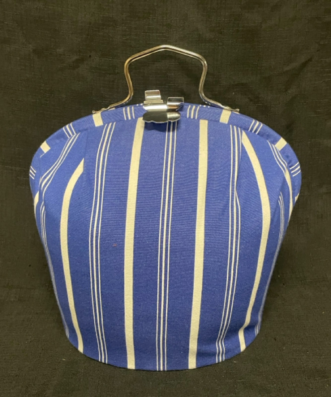 Like New 14&rdquo; Coombs Wooden Shoe Tea Cozy (Theemuts)