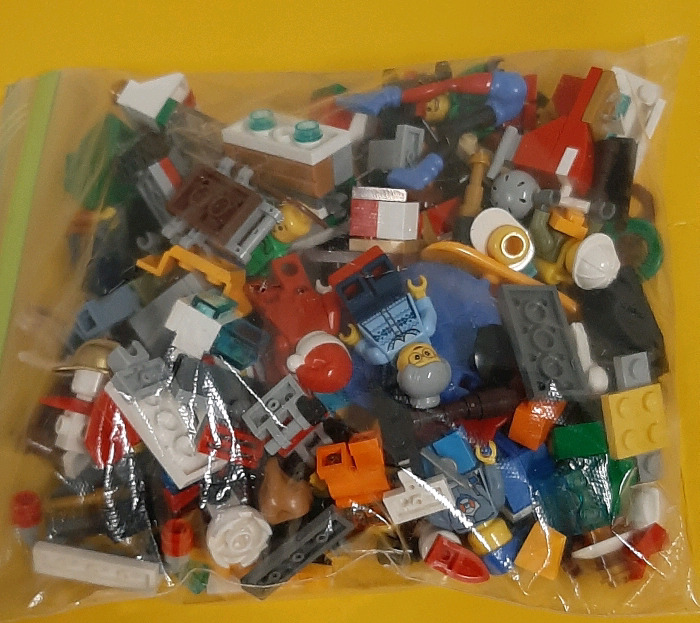 Vintage 8 X 7.25" Bag of Lego Pieces Including Minfigs