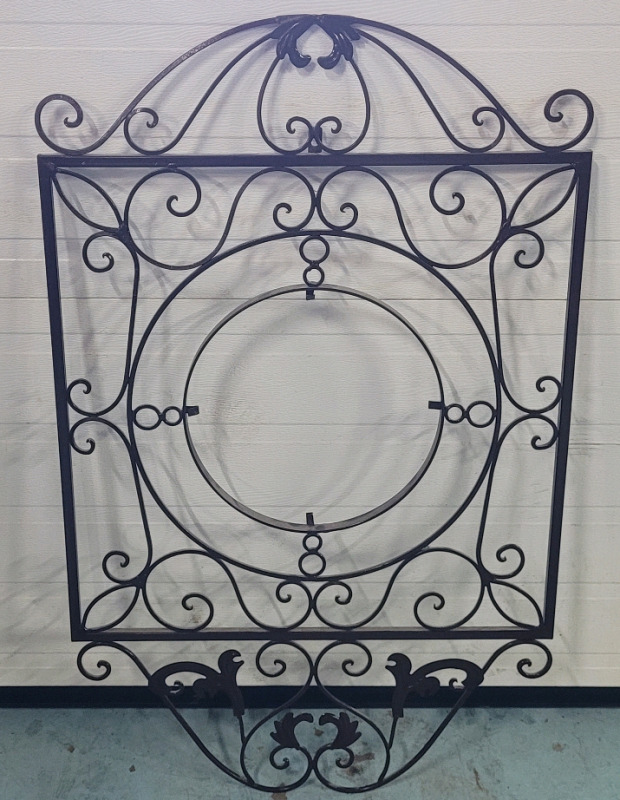 Metal Outdoor Garden Art Frame . Measures 24"×39"