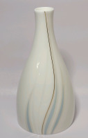 Royal Doulton Impressions Willow Wisp Vase , measures 6" tall . No chips or cracks