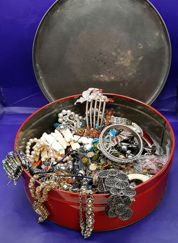 Huge Jewellery Crafting Lot with some to wear