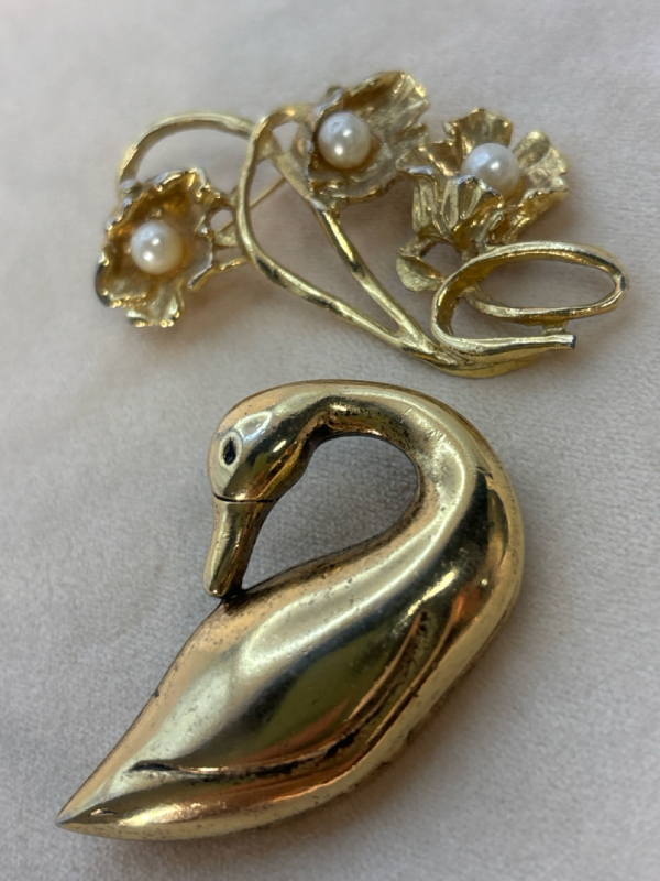 Vintage Figural Brooches Swan 3D Art Nouveau 3 Flower faux Pearls