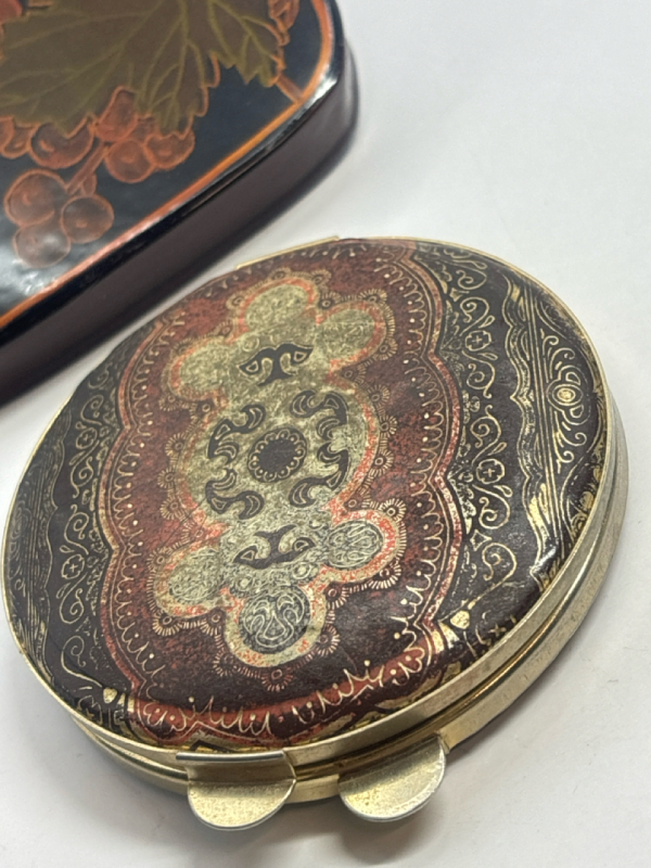 Vintage Signed Brevettata Powder Compact