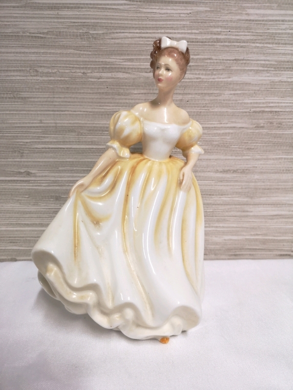 Vintage Royal Doulton Figurine Natalie HN 3173 - 8" tall