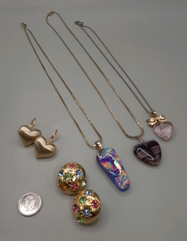 Hearts Abound in this Costume Jewellery Lot 2 Heart Pendants, 2 Pair of Pierced Earrings and Colourful Art Glass Pendant