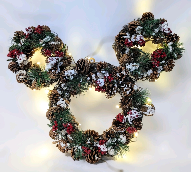Disney Magic Holiday Mickey Mouse LED Lighted Wreath : Classic White Lights 2.05ft Wide