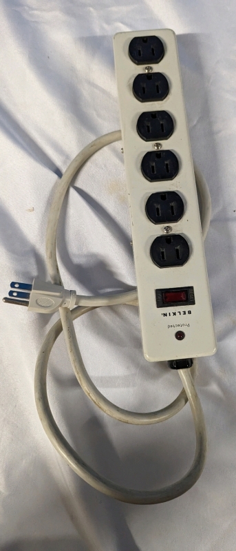 Belkin Surge Protector Power Bar. Tested working. 4' cord.