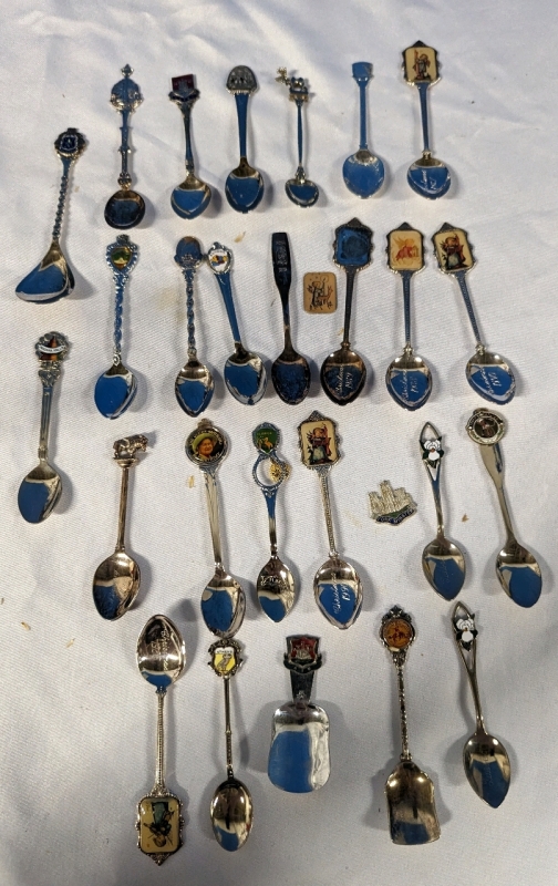 26 Collectible Spoons.