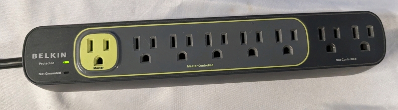 Belkin Surge Protector Power Bar. 4' Cord. Tested Successfully