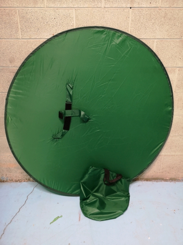 As New Green Photo Back Drop - Pop-up with Carrying Bag 55" Diameter