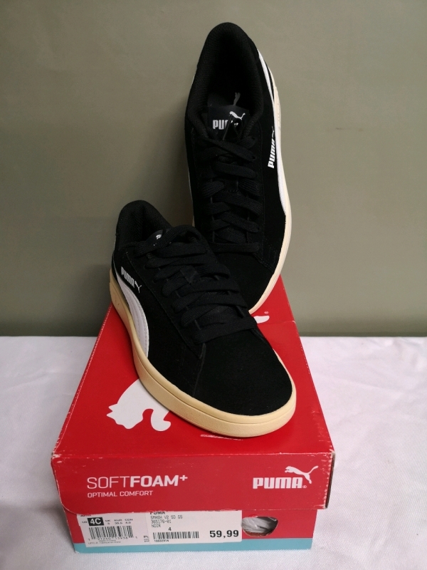 New Puma Junior sz 4 Shoes - Discolouration on Soles