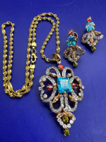 Beautifully crafted Necklace + Earring Rhinestone Set