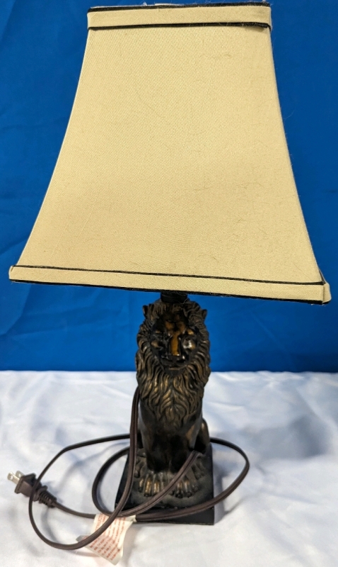 Lion Lamp. 17.5" Tall with Shade.