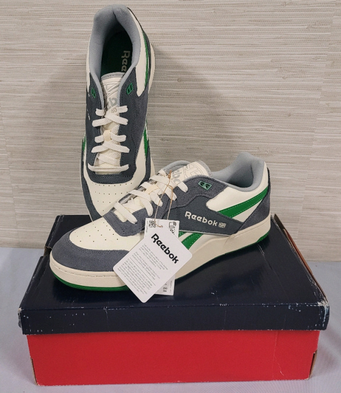 New - Reebok BB 4000 II Unisex Basketball Sneakers , Size US 11 . New with Tags