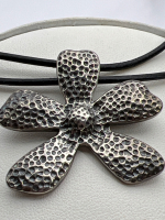 Vintage Silpada Sterling Silver Textured Daisy Pendant Black Leather Adjustable Chain