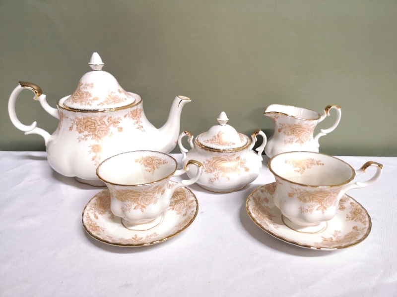2007 Royal Albert Tea Set - Old Country Roses Gold Pattern