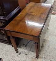 Drop leaf table