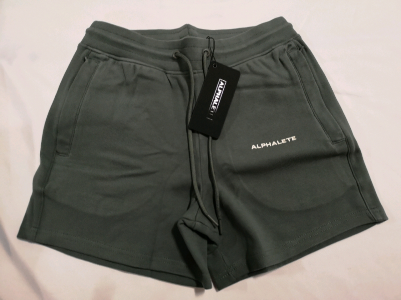 New ALPHALETE Women's Essential Core Shorts: Size Medium (Concrete)