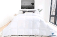 As New Highland Feather Xking Size (110" by 100) 700 Thread Count, White Down, 625 Loft Comforter. 45oz Fill All Season.