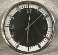 12&rdquo; Battery operated Clock