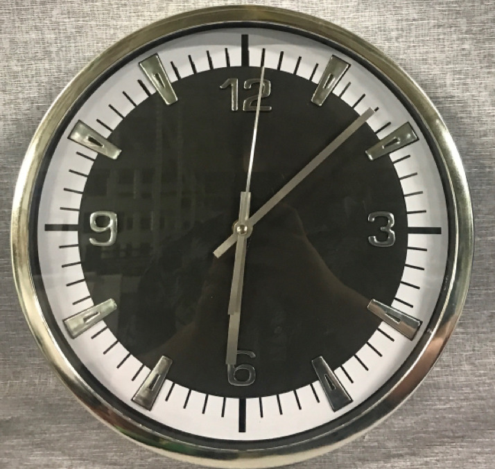 12&rdquo; Battery operated Clock