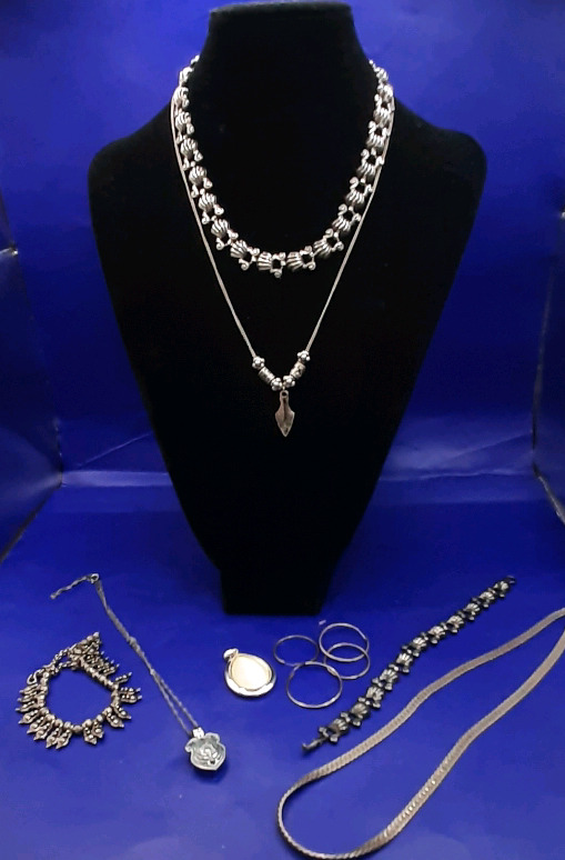 A Collection of Costume Jewellery 4 Necklaces 1 Pendant 2 Pairs of Earrings and 2 Bracelets
