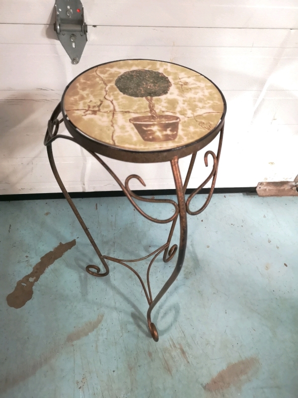 Metal Plant Stand 26.75" Tall