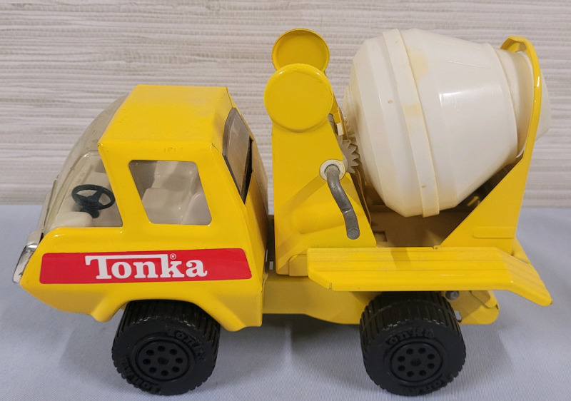 Vintage TONKA Cement Mixer Truck . Excellent Pre-owned Condition . Missing Water Barrel