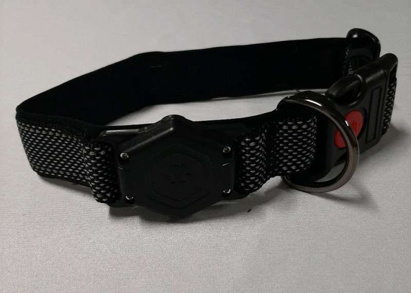 As New 18" Profavo Air Tag Dog Collar. Does not have Hex Tool or Extra Screws. The Apple Airtags Must be purchased.
