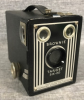 Vintage Canadian Kodak Co Brownie Target Six-20 5&rdquo;x4&rdquo;