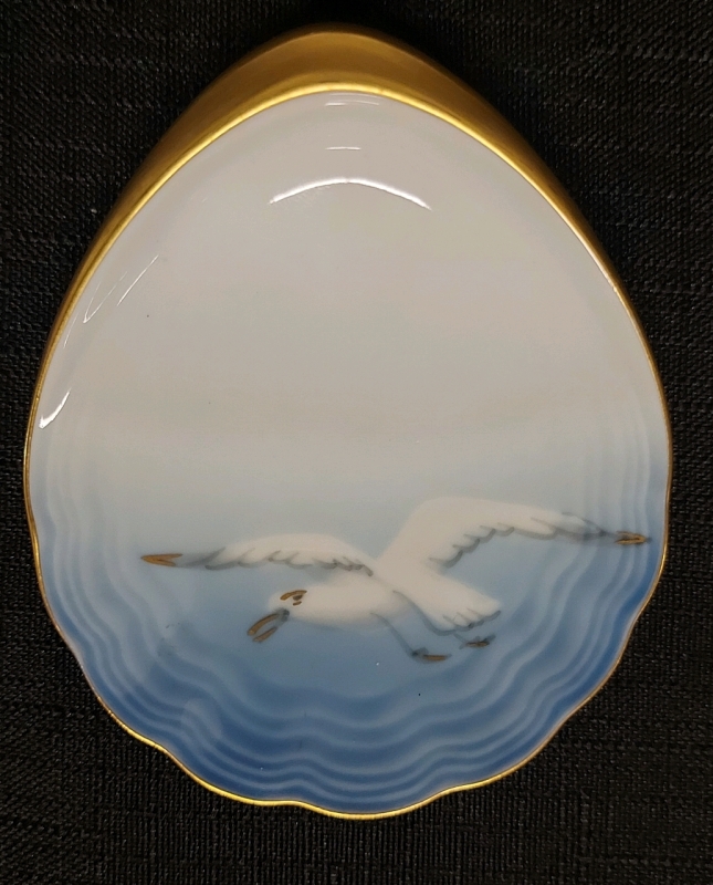 Copenhagen Porcelain Seashell Dish With Seagull Pre Owned Excellent Condition 3"x3.5"