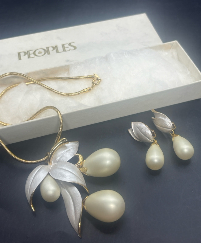 Vintage Park Lane White Satin Leaf Pearl Pendant Brooch Earrings